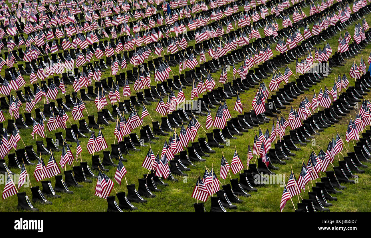 "Stivali su terreno' omaggio ai soldati caduti sul Memorial Day 2017 davanti il tempio della musica a Roger Williams Park a Providence RI Foto Stock