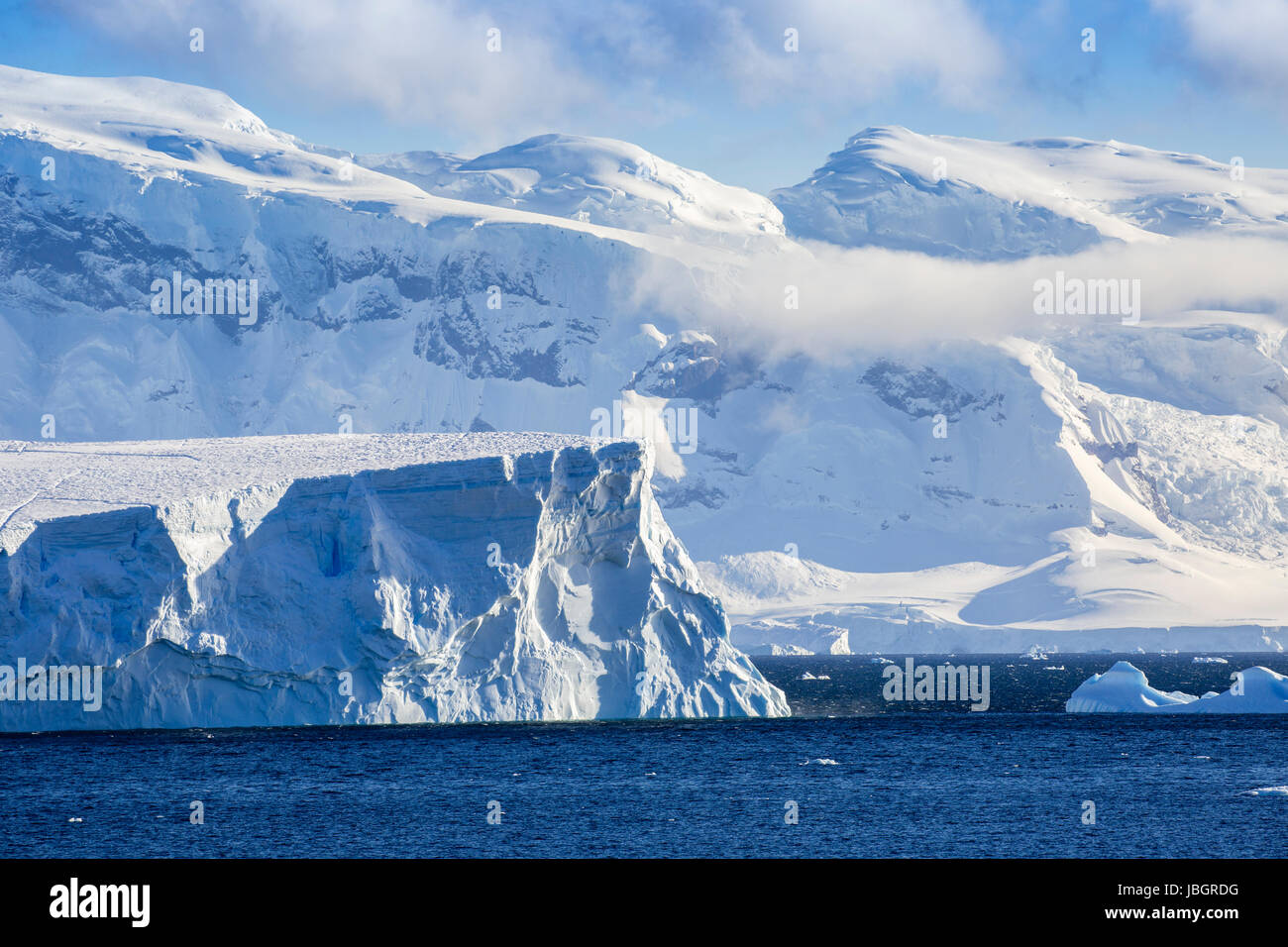 L'Antartide ghiacciai, iceberg e scenario di montagna a Dorian Bay: Antartide Foto Stock