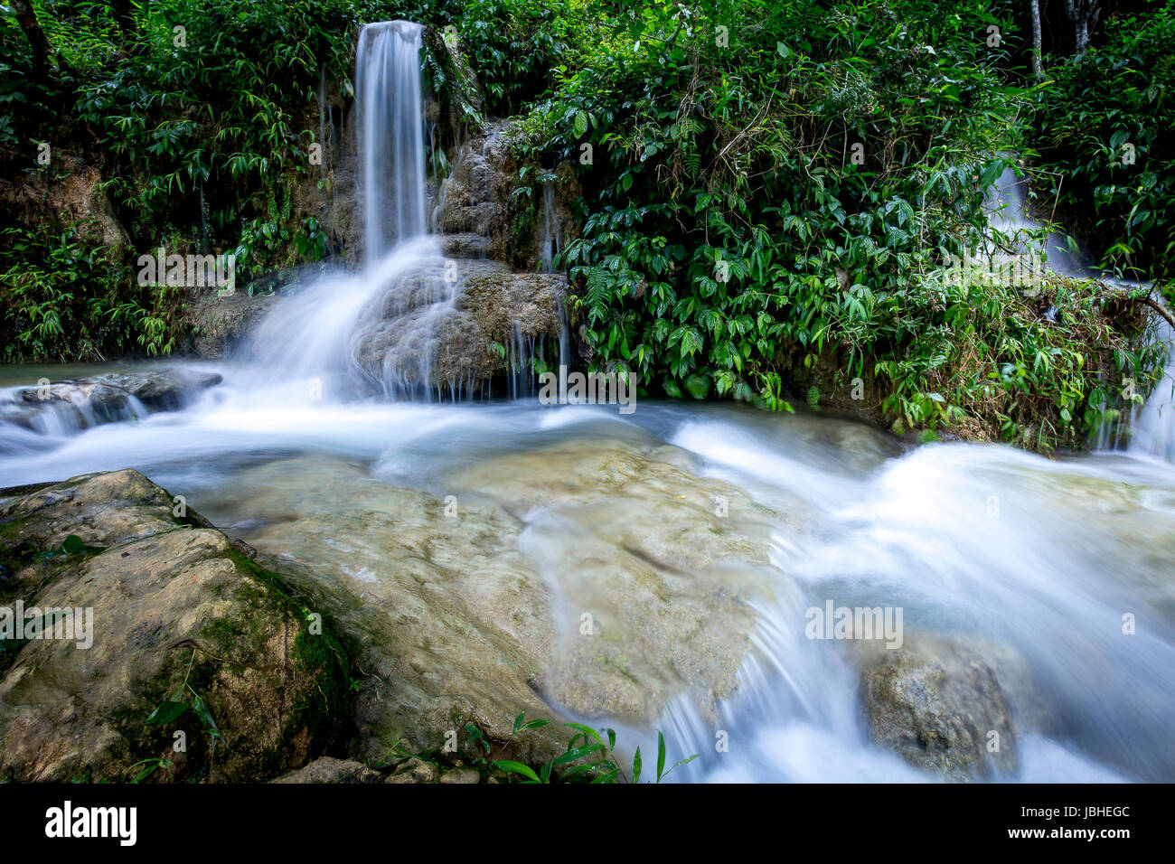 Una lunga esposizione colpo di Hieu cascata in Thanh Hoa provincia del Viet Nam Foto Stock