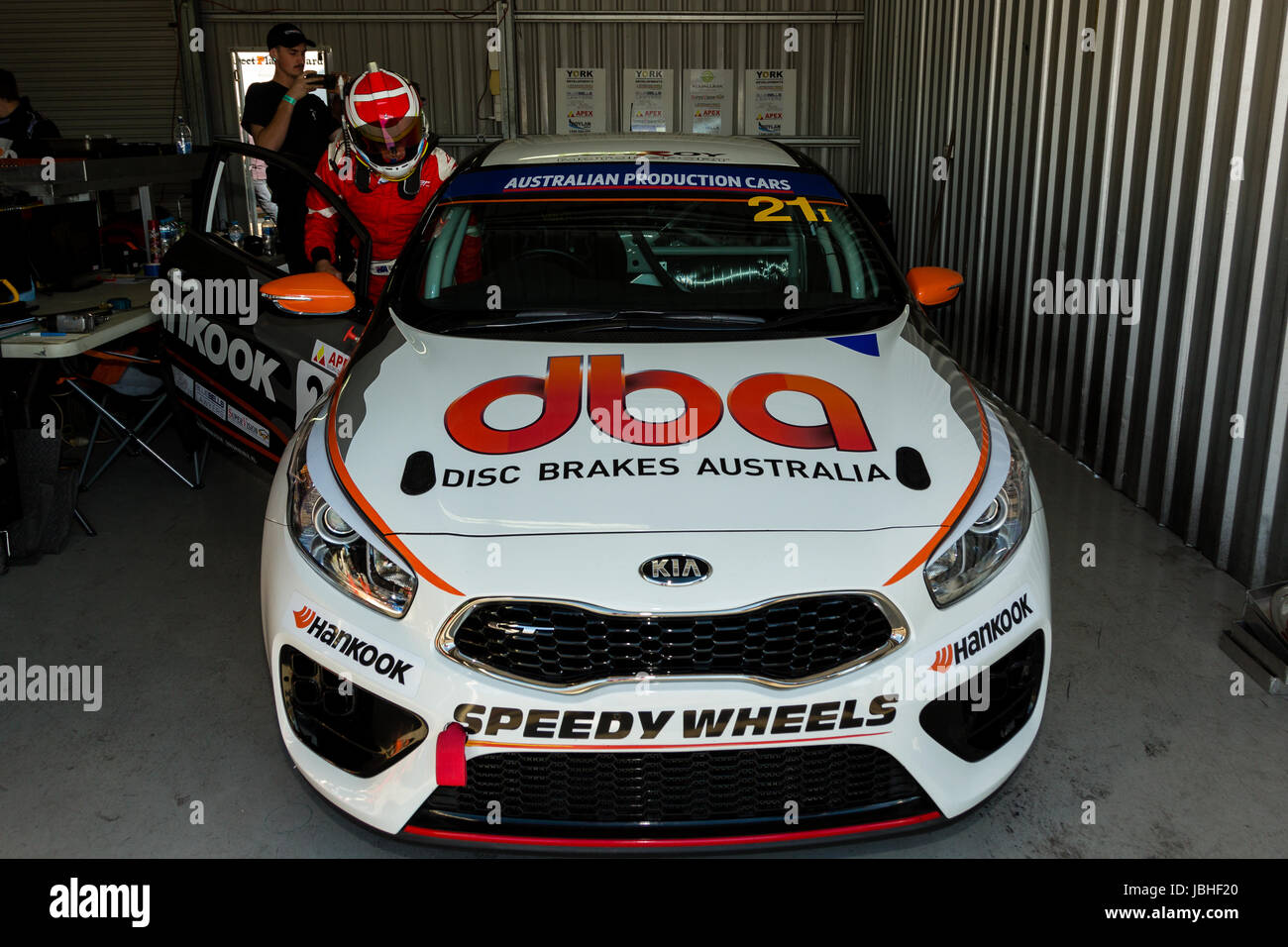 Melbourne, Australia. 11 Giugno, 2017. Pit Lane durante il 2017 Shannon cittadini, Round 3 - Winton, Australia il 11 giugno 2017. Credito: Dave Hewison sport/Alamy Live News Foto Stock