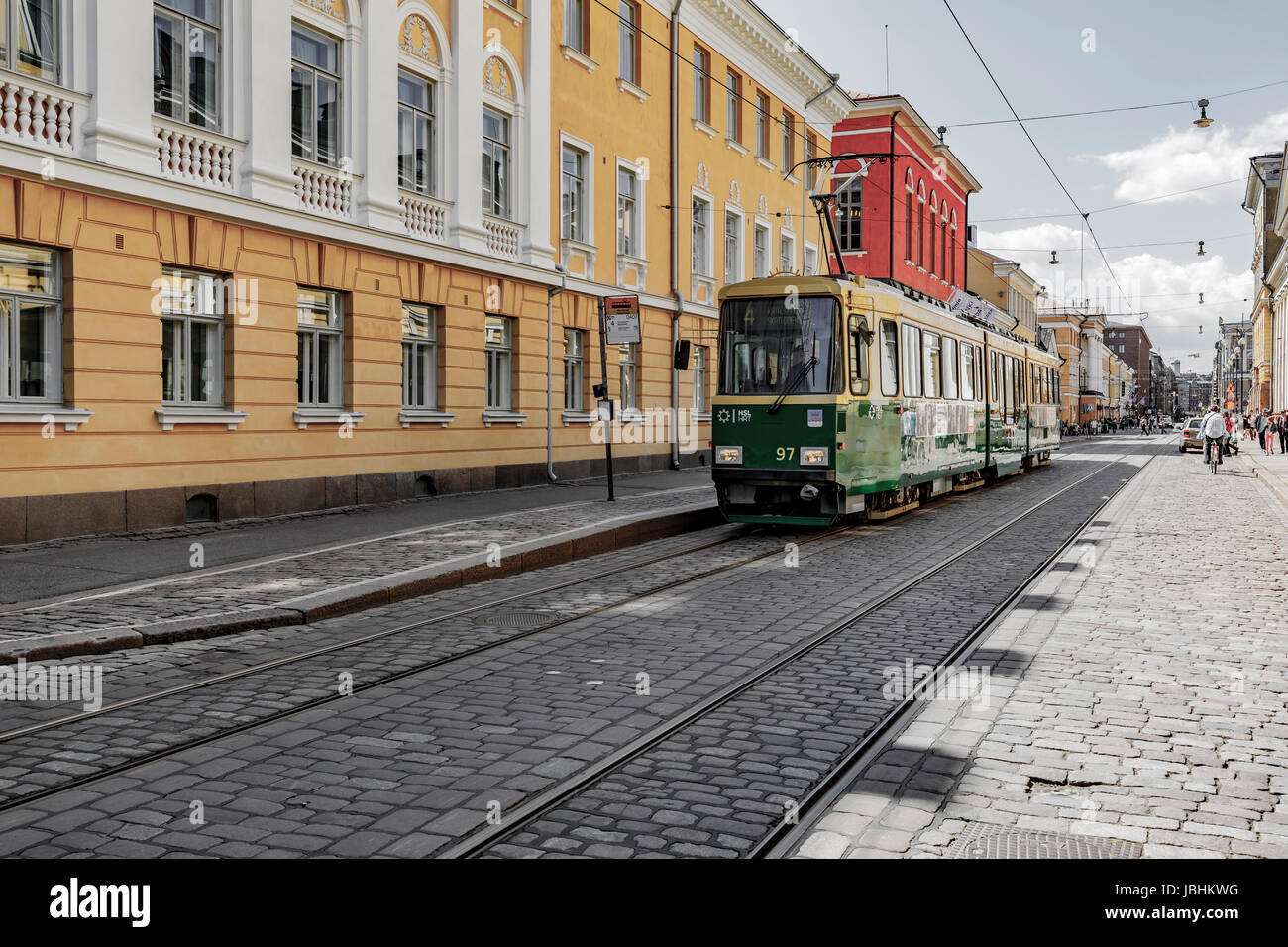 Helsinki, Finlandia. Decimo Giugno, 2017. Il tram come un pubblico transpoirt nel centro della città di Helsinki, Finlandia del 10 giugno 2017 Credit: Risto Hunt/Alamy Live News Foto Stock