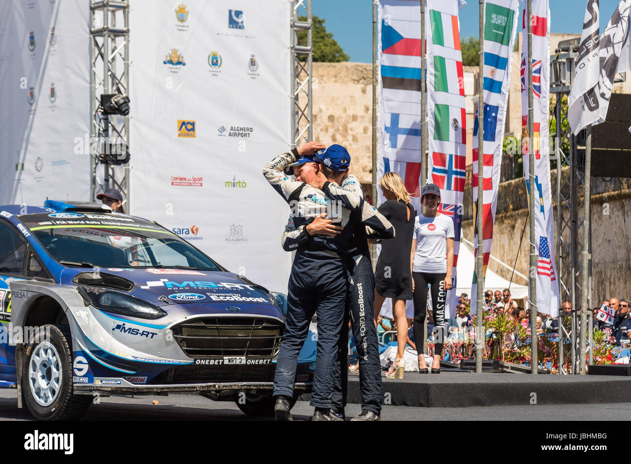 Alghero, Italia, 11 giugno 2017. Rally d'Italia Sardegna 2017, settima tappa del FIA World Rally Championship. La cerimonia di premiazione. 1 annunci: Ott Tanak /Martin Jarveoja - M-Sport World Rally Team. Credito: Giacomo Altamira/Alamy Live News Foto Stock