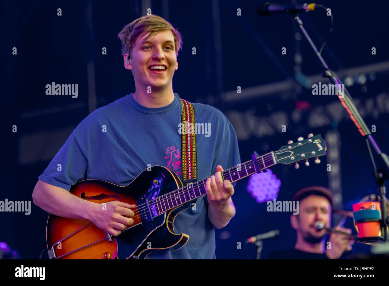 Isle of Wight, Regno Unito. 11 Giugno, 2017. George Ezra sul palco principale al Isle Of Wight Festival 2017 Credit: James Houlbrook/Alamy Live News Foto Stock