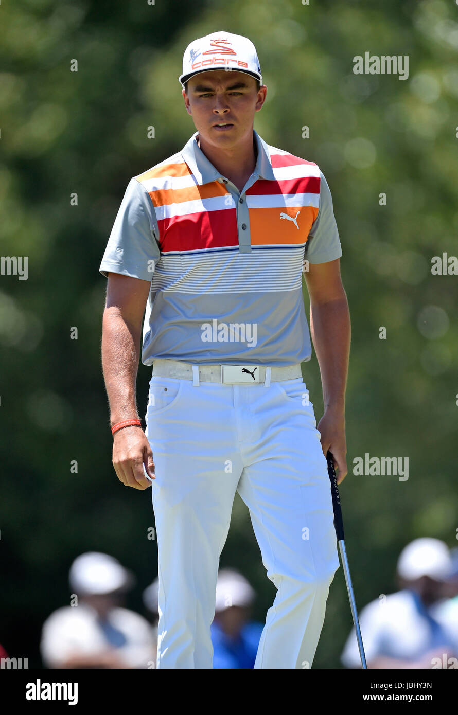 Memphis, TN, Stati Uniti d'America. 09 Giugno, 2017. Rickie Fowler sul verde del secondo foro durante il secondo turno di FedEx il St Jude Classic a TPC Southwind a Memphis, TN. Austin McAfee/CSM/Alamy Live News Foto Stock