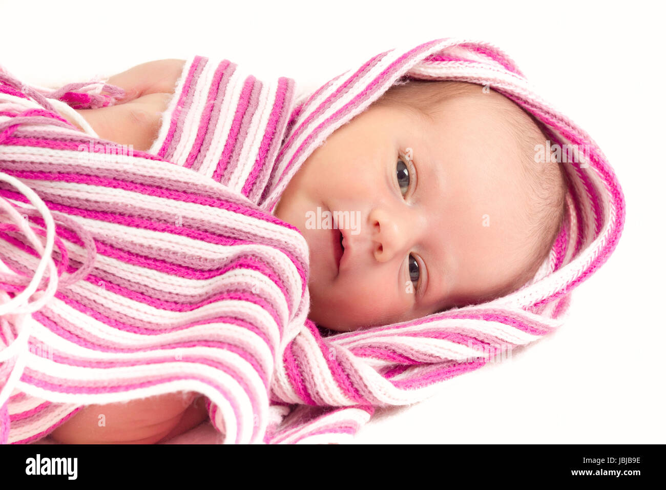 La visione di neonato in scialle su coltre bianca - la prima settimana di vita nuova Foto Stock