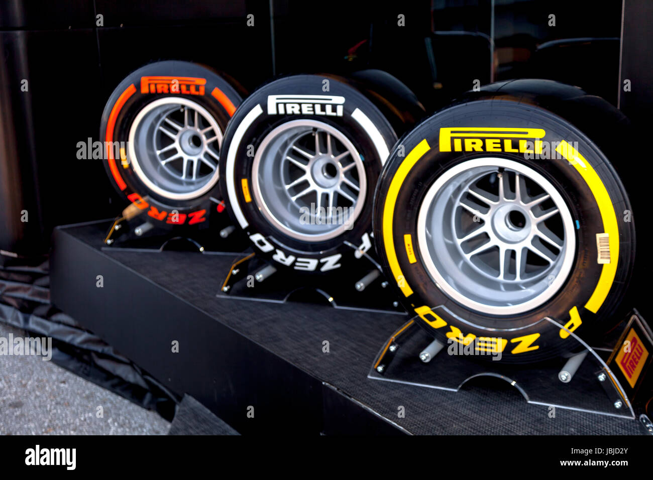 JEREZ DE LA FRONTERA, Spagna - Feb 05: esposizione dei diversi set di pneumatici Pirelli per il campionato di Formula 1 del 2013 in febbraio 05 , 2013, a Jerez de la Frontera , Spagna Foto Stock