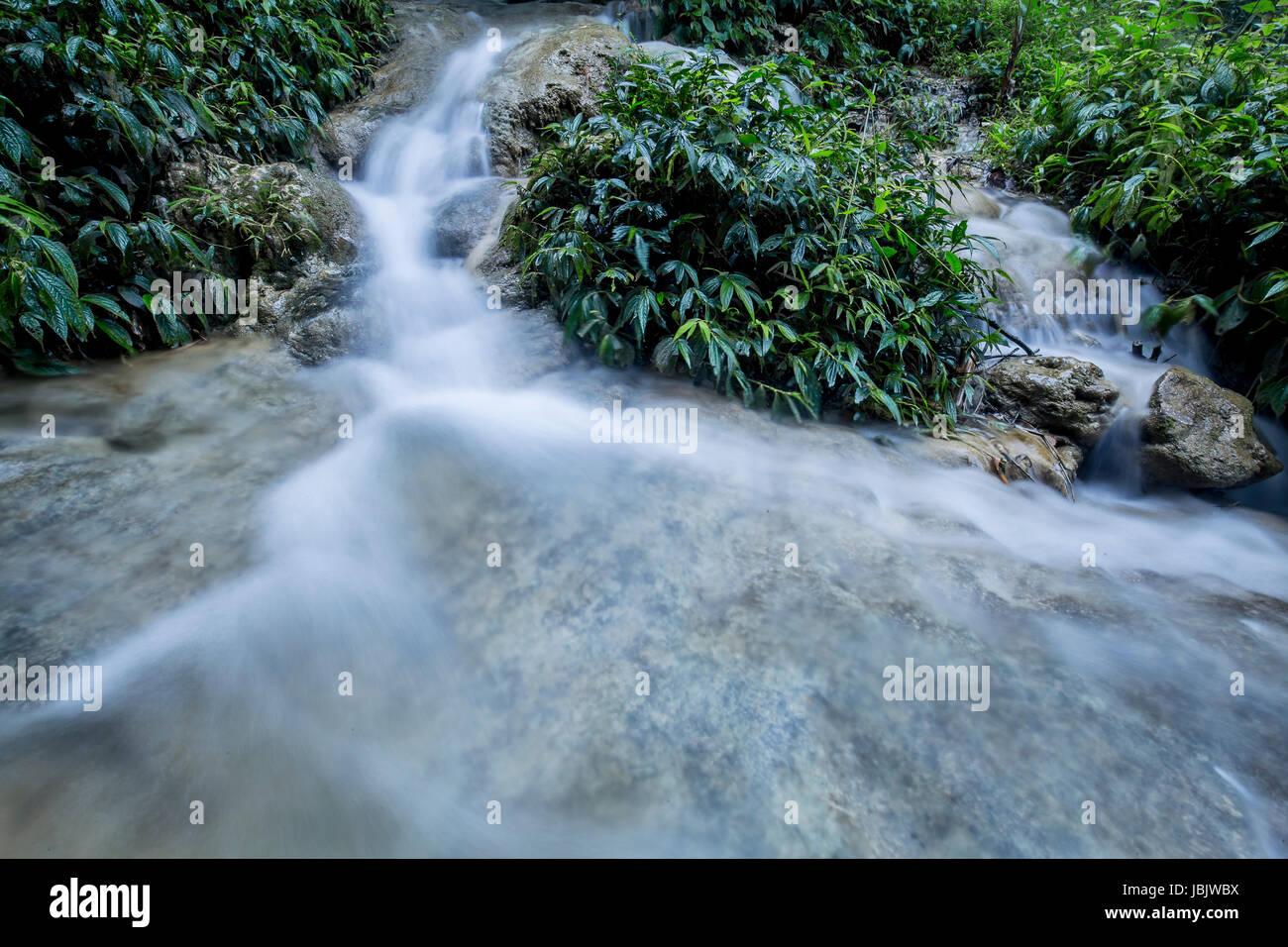 Una lunga esposizione colpo di Hieu cascata in Thanh Hoa provincia del Viet Nam Foto Stock