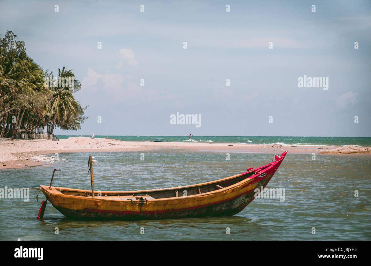 La pesca in barca per la spiaggia di Gi - il Viet Nam Foto Stock