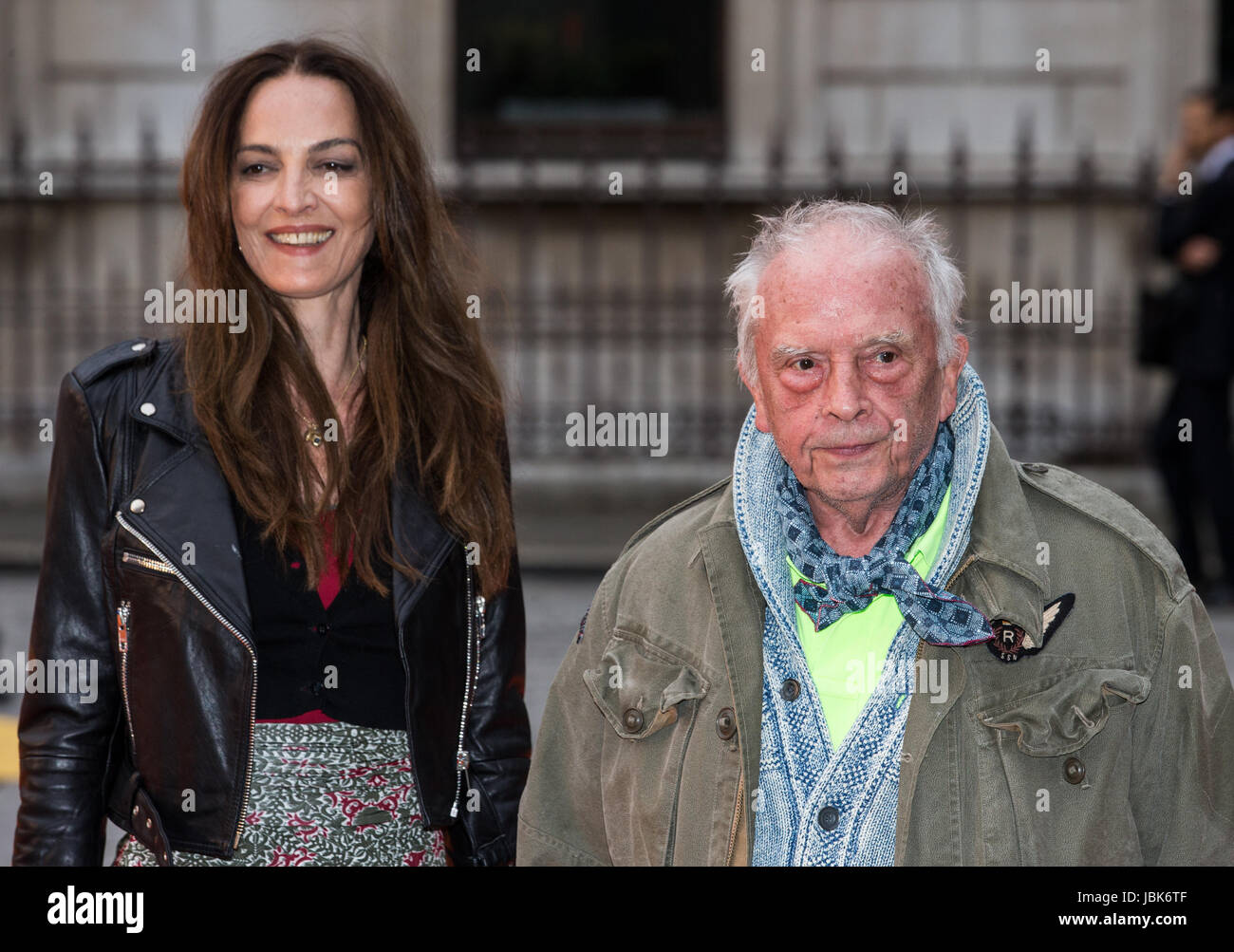 Fotografo, David Bailey, e sua moglie Catherine Dyer al VIP anteprima della Royal Academy summer show 2017 Foto Stock