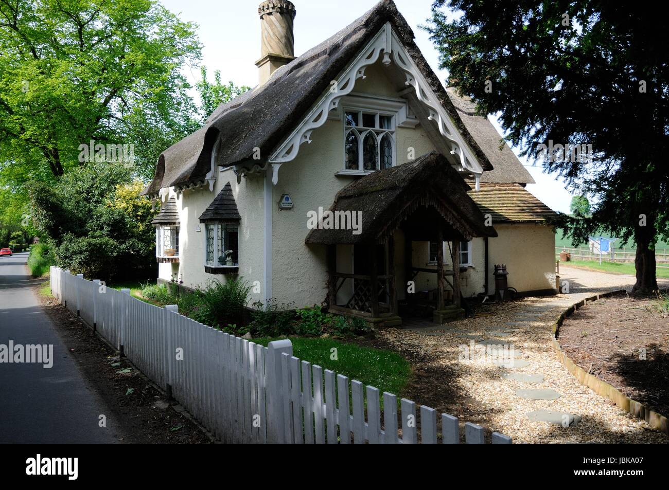 La casa di paglia, Old Warden. Bedfordshire, è una station wagon Ongley cottage costruito nel cottage in stile ornee con sopracciglio finestre dormer nel suo attico Foto Stock