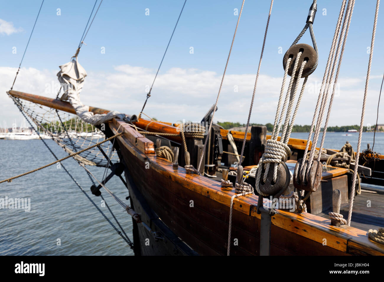 Antiche Imbarcazioni A Vela In Legno Di Pulegge E Funi Dettaglio Foto Stock Alamy
