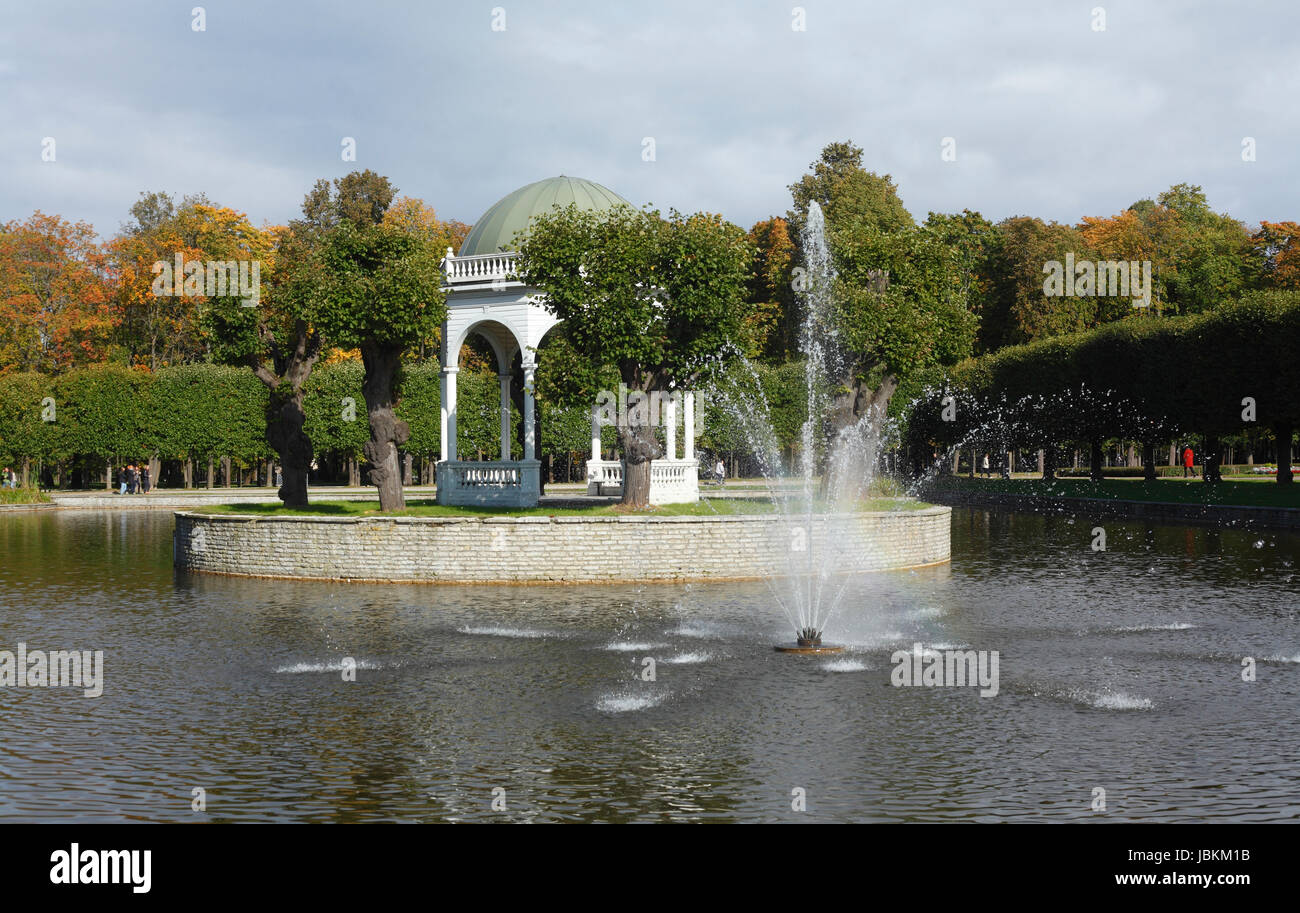 Parco Kadriorg Pavillon parco con laghetto e fontana, Tallinn , Estonia, paesi baltici, Europa Foto Stock