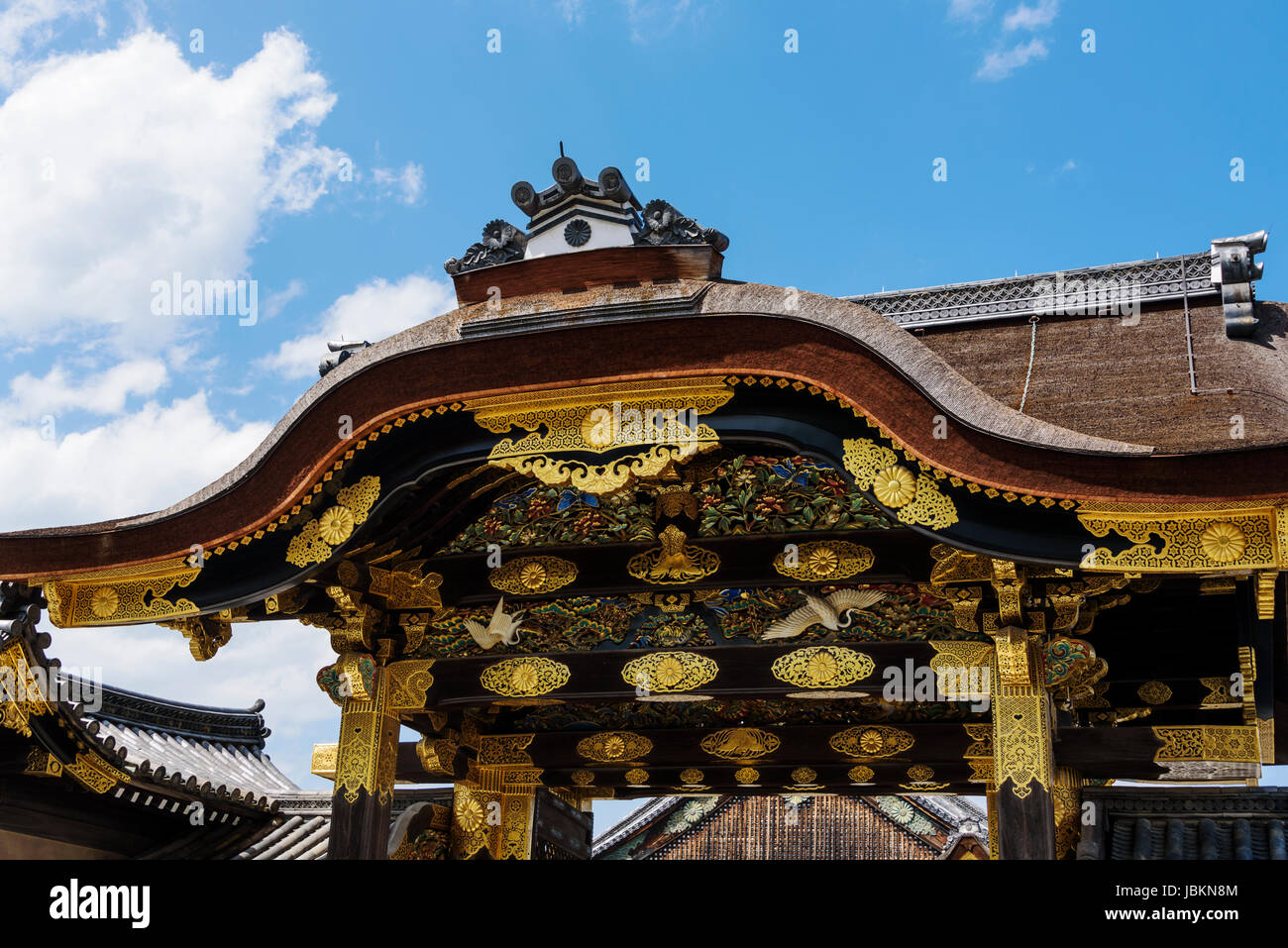 Porta Karamon il castello Nijo, dorato con caratteristiche architettoniche. Foto Stock