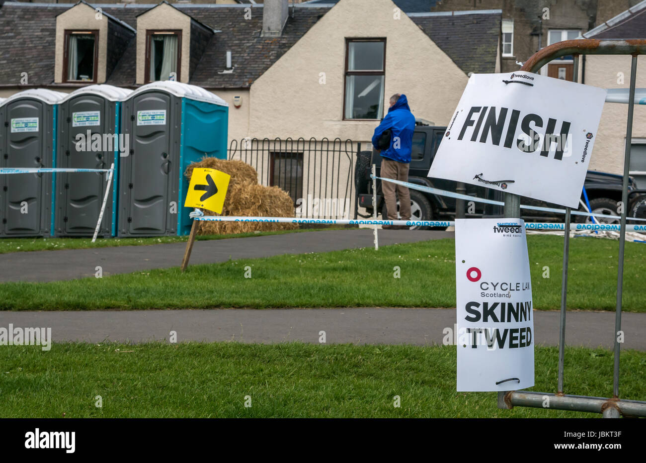 Linea di finitura, Skinny Tweed Tweedlove distanza lunga manifestazione ciclistica 2017, Peebles, Scottish Borders, Regno Unito Foto Stock
