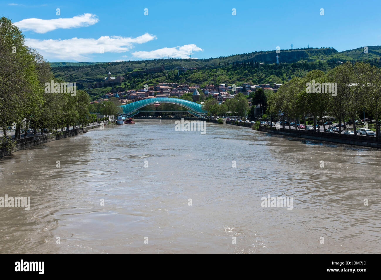 Tbilisi, Georgia, Est Europa - ponte di pace al di sopra del Mtkvari Kura (fiume). Foto Stock