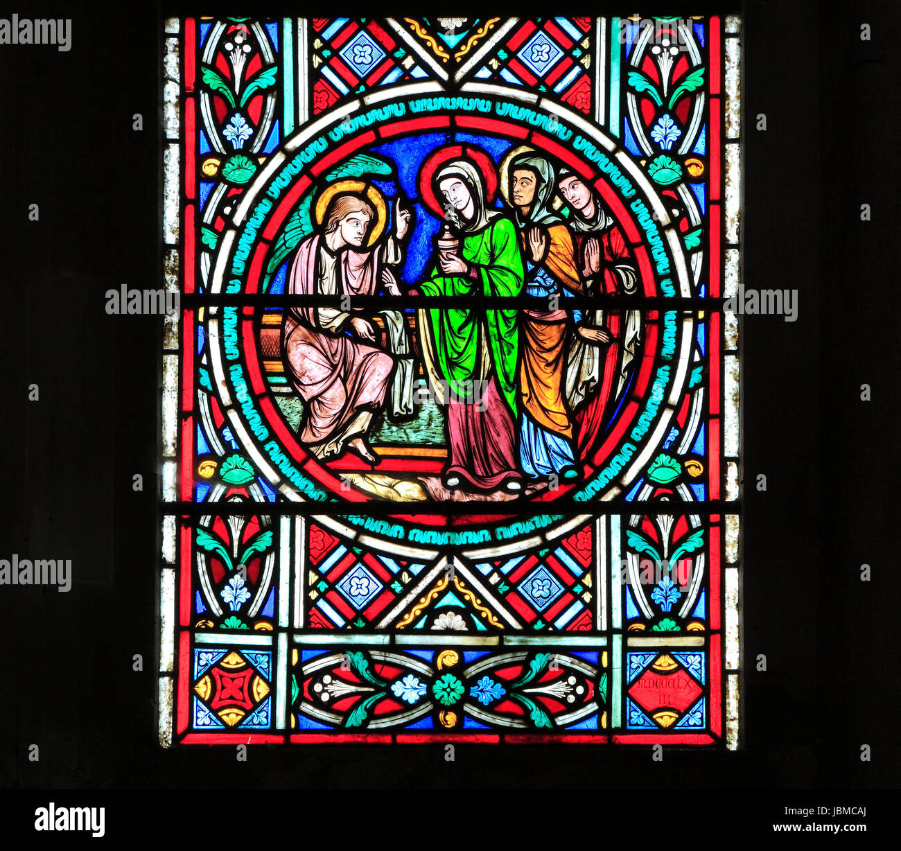 Tre Marie incontra l'angelo presso la tomba vuota, risurrezione, finestra in vetro colorato, da Adolph Didron di Parigi, 1860 Feltwell, Norfolk, Inghilterra, Regno Unito Foto Stock