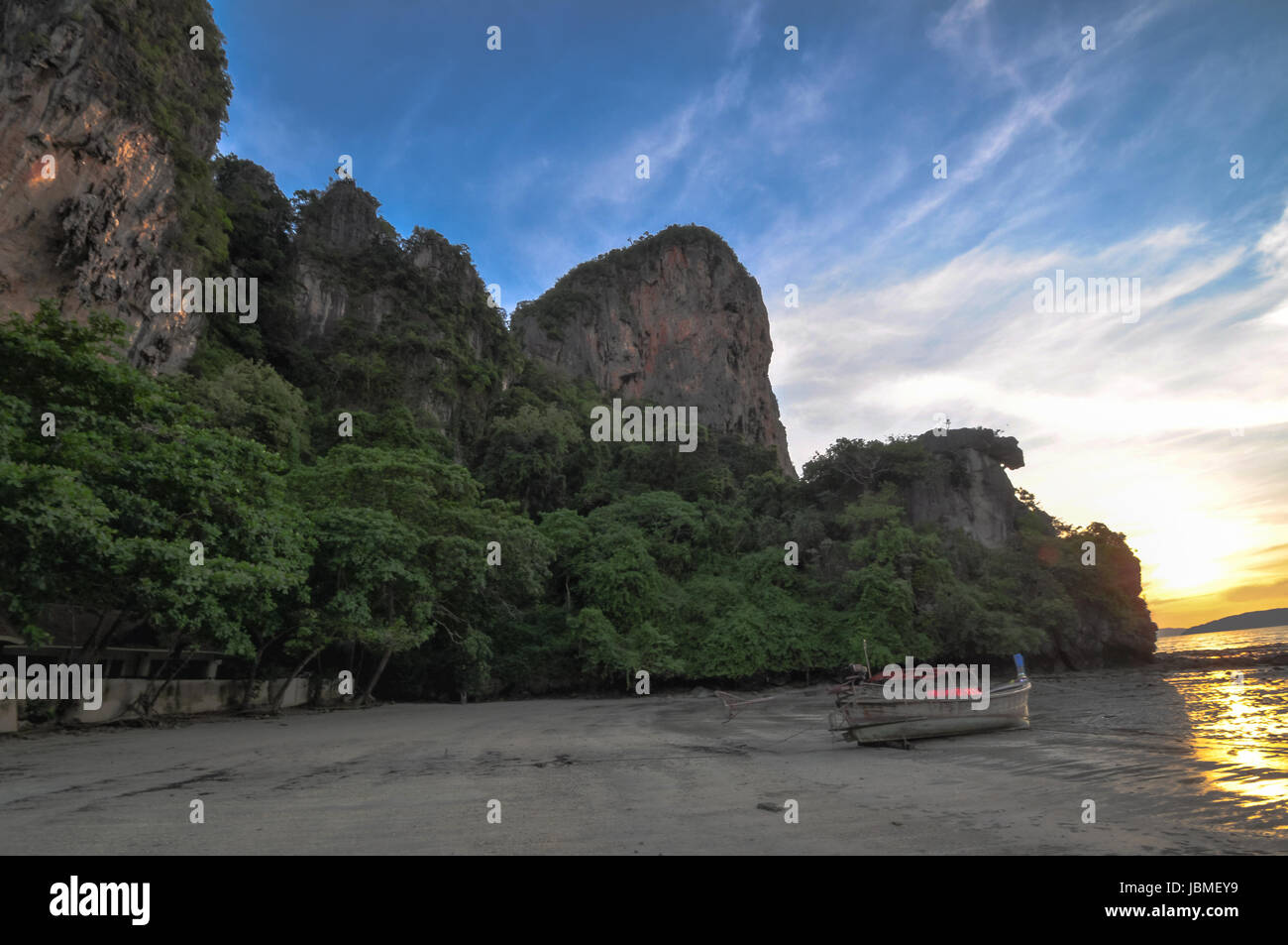 Panorama al tramonto sul Railay Beach Krabi Thailandia, in Asia. Foto Stock