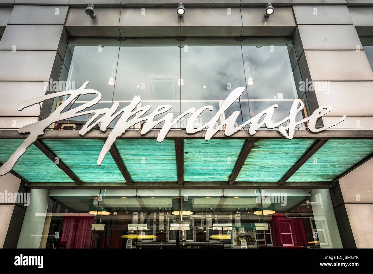 La Paperchase Flagship Store su Tottenham Court Road, Londra, Inghilterra, Regno Unito Foto Stock