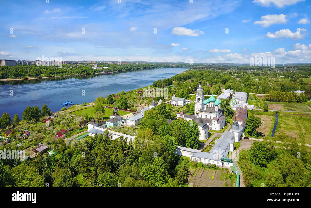 Vista aerea sul monastero Tolgskiy vicino a Yaroslavl, Russia Foto Stock