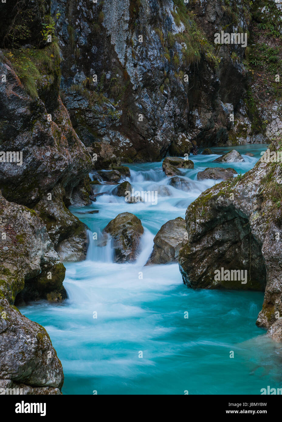 Acque blu in tolmin gole in Slovenia Foto Stock