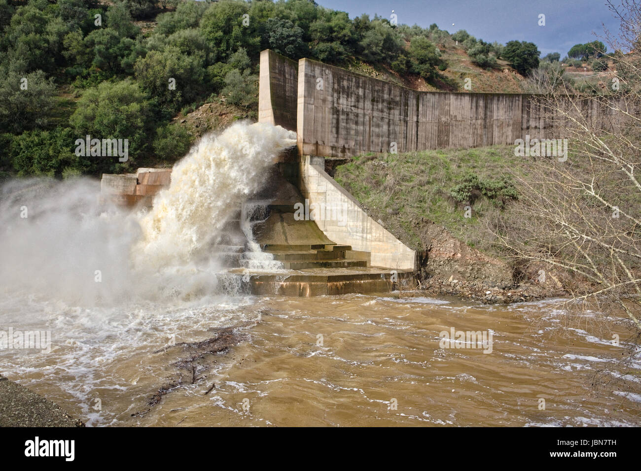 Sfioratore della diga del Yeguas, in provincia di Cordoba, Spagna Foto Stock