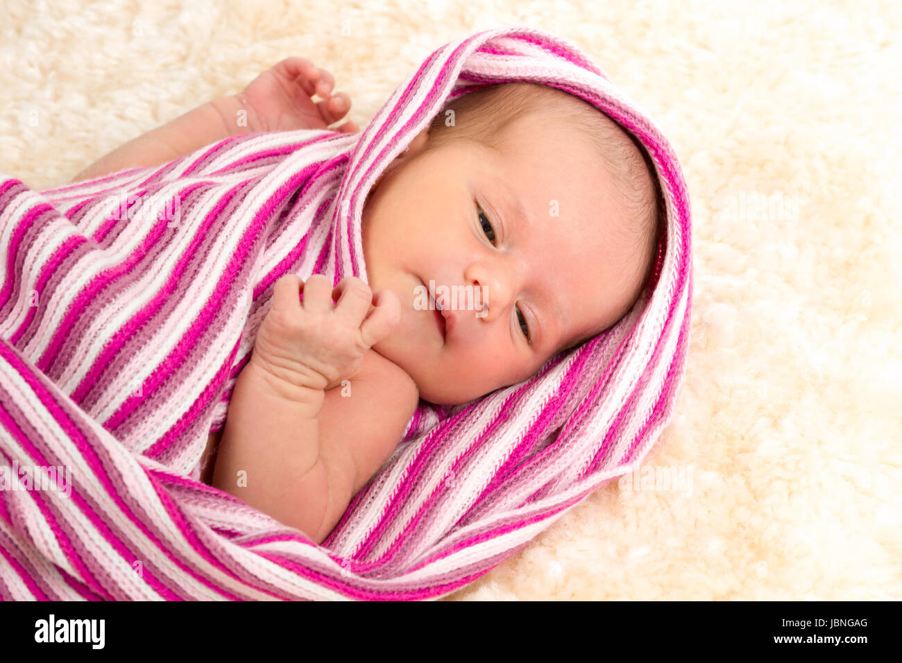 Sorridente neonato - la prima settimana di vita nuova Foto Stock