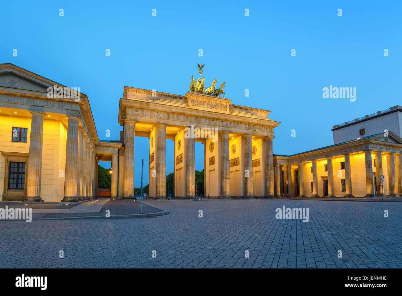 La Porta di Brandeburgo (Brandenburger Tor) di notte, Berlino, Germania Foto Stock