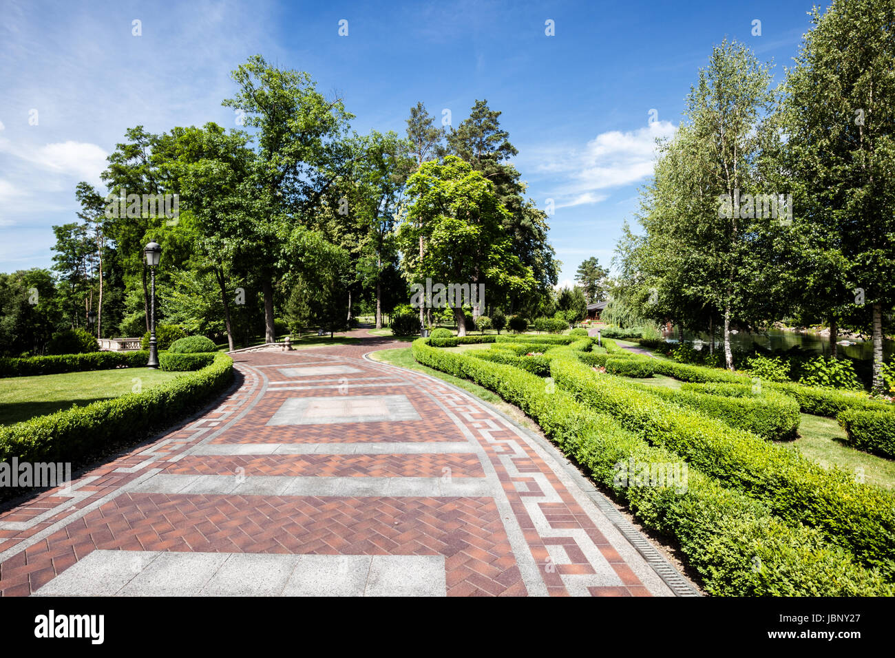 Estate Città verde parco al giorno di sole Foto Stock