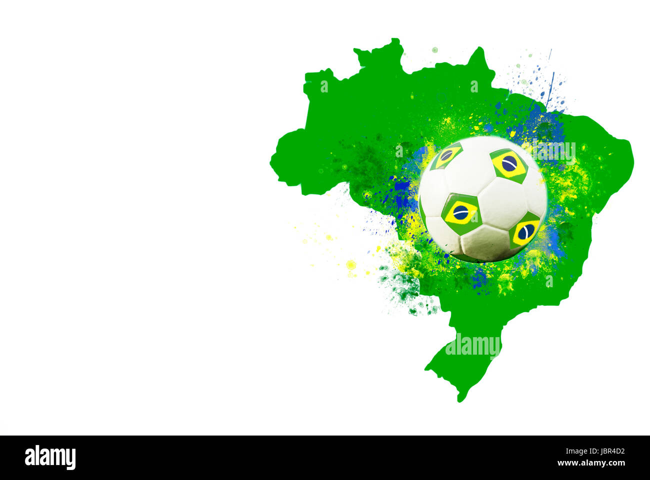 Pallone da calcio, brasile mappa e i colori della bandiera Brasile su sfondo bianco Foto Stock