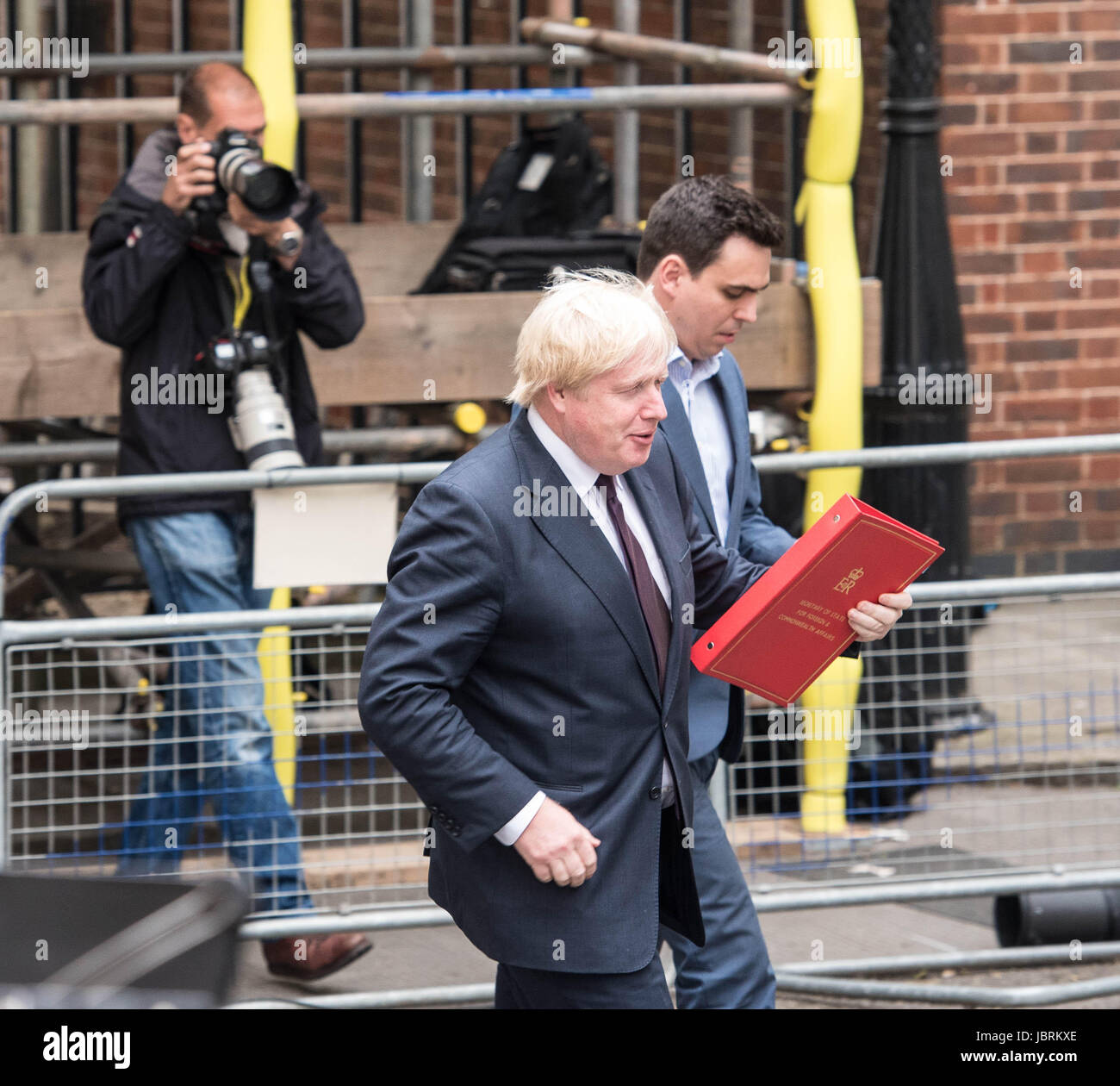 Londra, Regno Unito. 12 GIU, 2017. Boris Johnson, Ministro degli Esteri, arriva al primo armadio politico dopo le elezioni generali Credito: Ian Davidson/Alamy Live News Foto Stock