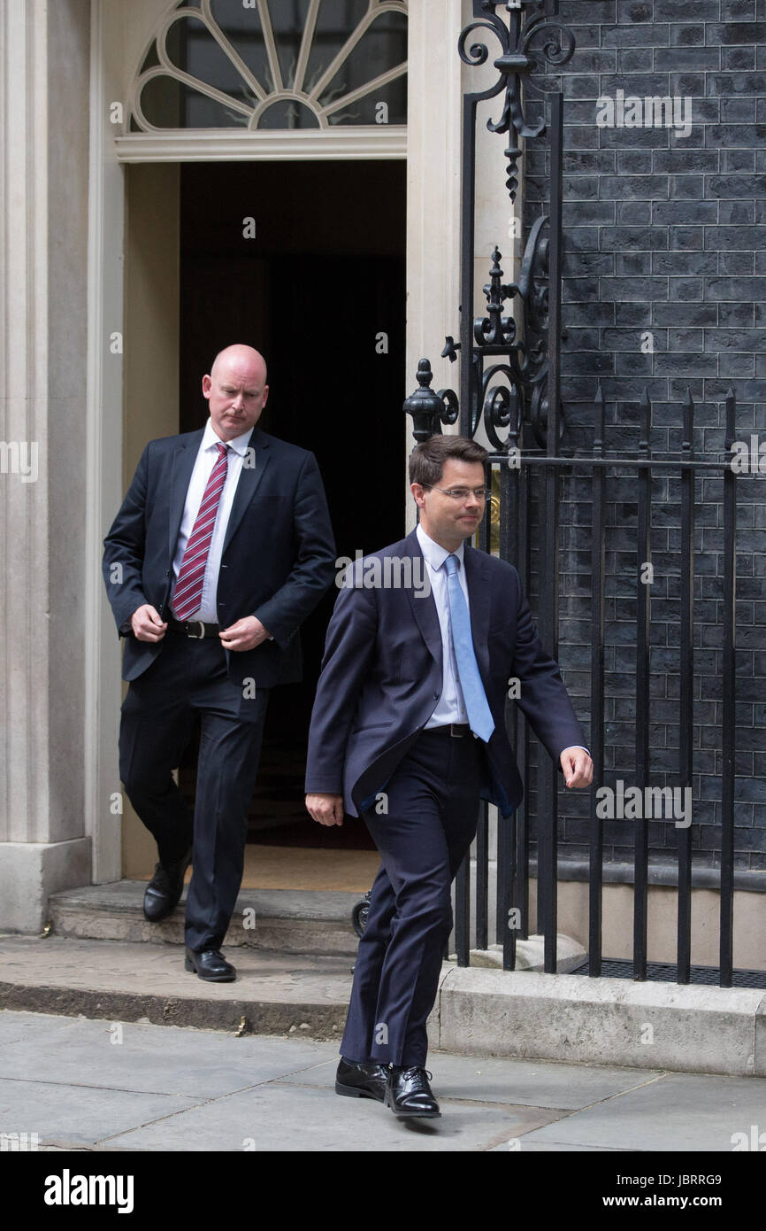 Londra, Regno Unito. 12 Giugno, 2017. James Brokenshire MP, Segretario di Stato per l'Irlanda del Nord, foglie 10 Downing Street in seguito al primo incontro del neo-formato Cabinet di Theresa Maggio minoritarie di governo conservatore. Credito: Mark Kerrison/Alamy Live News Foto Stock