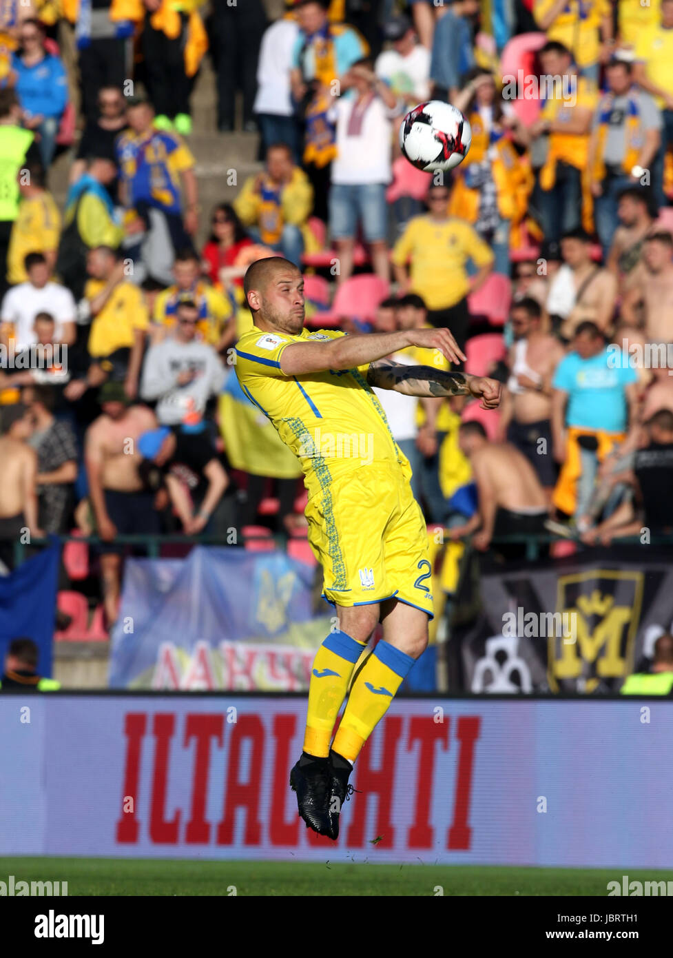 11.6.2017, Ratina Stadion, Tampere, Finlandia. Coppa del Mondo FIFA 2018 partita di qualificazione, Finlandia v ucraina. Yaroslav Rakitskiy - Ucraina Foto Stock