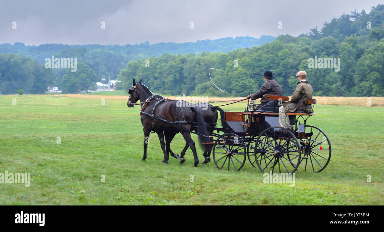 Gli agricoltori di ritorno dal Amish dell organico mercato nell'anno in Akron, OH, STATI UNITI D'AMERICA, 25.07.2009 Foto Stock