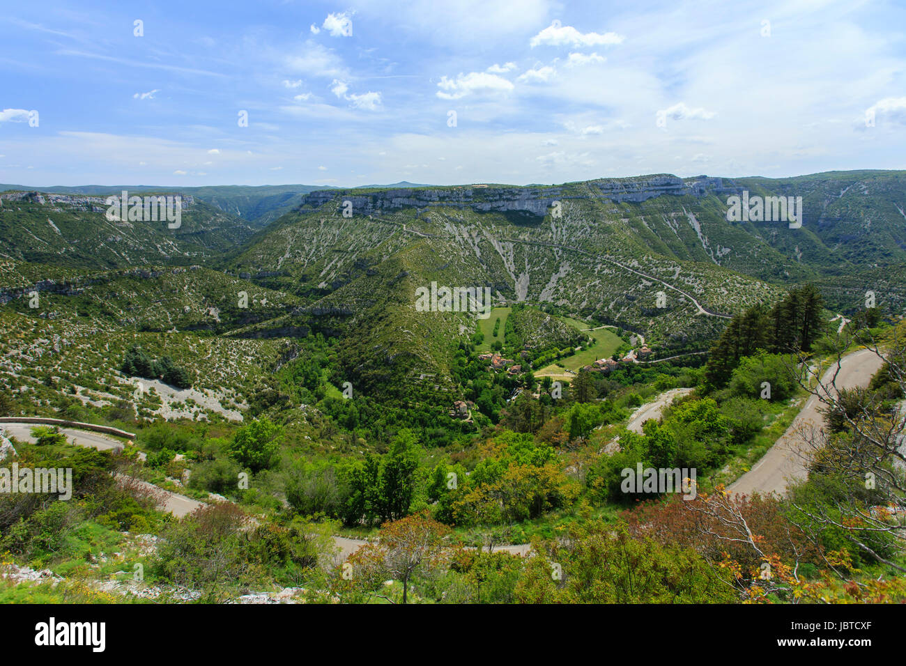 Francia, Gard (30), Vissec, Cirque de Navacelles vu depuis le belvédère de la dolina // Francia, Gard, Vissec, il Cirque de Navacelles visto da di vi Foto Stock