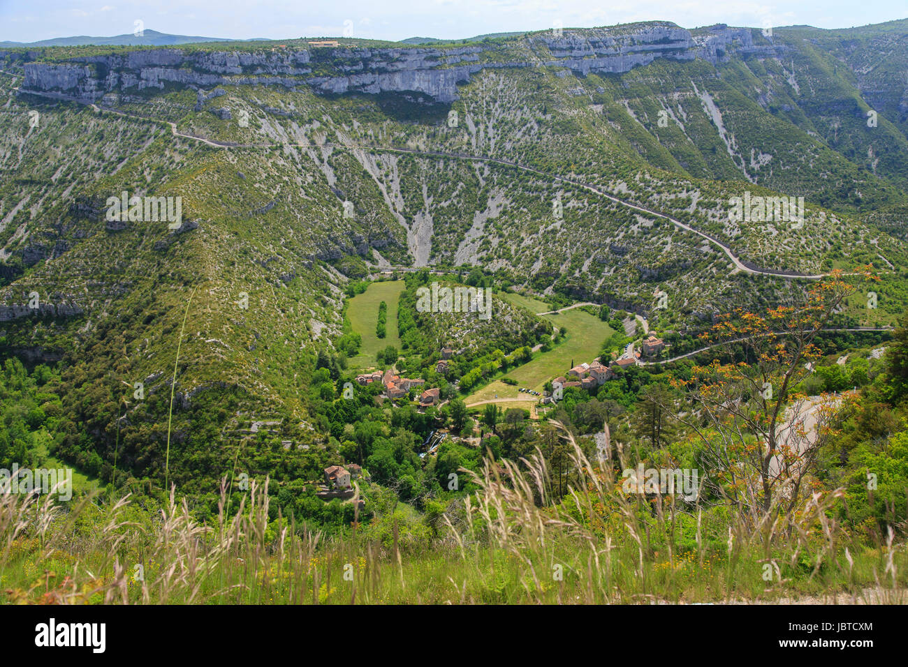 Francia, Gard (30), Vissec, Cirque de Navacelles vu depuis le belvédère de la dolina // Francia, Gard, Vissec, il Cirque de Navacelles visto da di vi Foto Stock