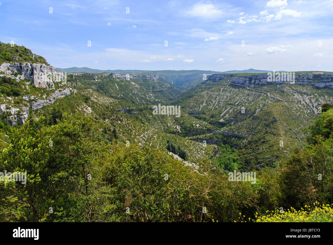 Francia, Gard (30), Vissec, Les Gorges de la Vis après le Cirque de Navacelles vu depuis le belvédère de la dolina // Francia, Gard, Vissec, le gole Foto Stock