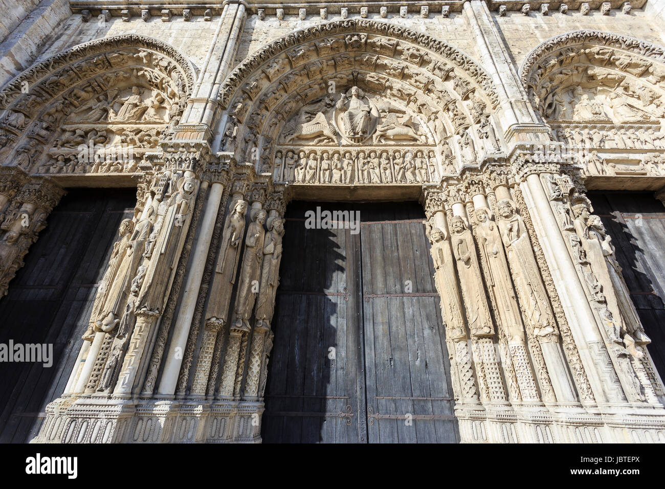 Francia, Eure-et-Loir (28), Chartres, la cathédrale Notre-Dame de Chartres, classé au Patrimoine mondial de l'UNESCO, la facciata occidentale et son por Foto Stock