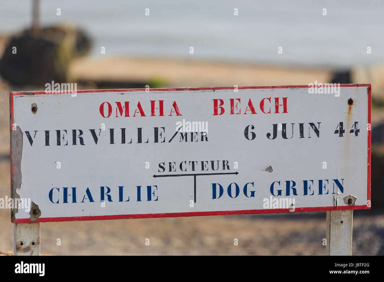 Francia, Calvados (14), Vierville-sur-Mer, plage d'Omaha Beach, panneau des secteurs de débarquement Charlie et cane verde // Francia, Calvados, Viervill Foto Stock