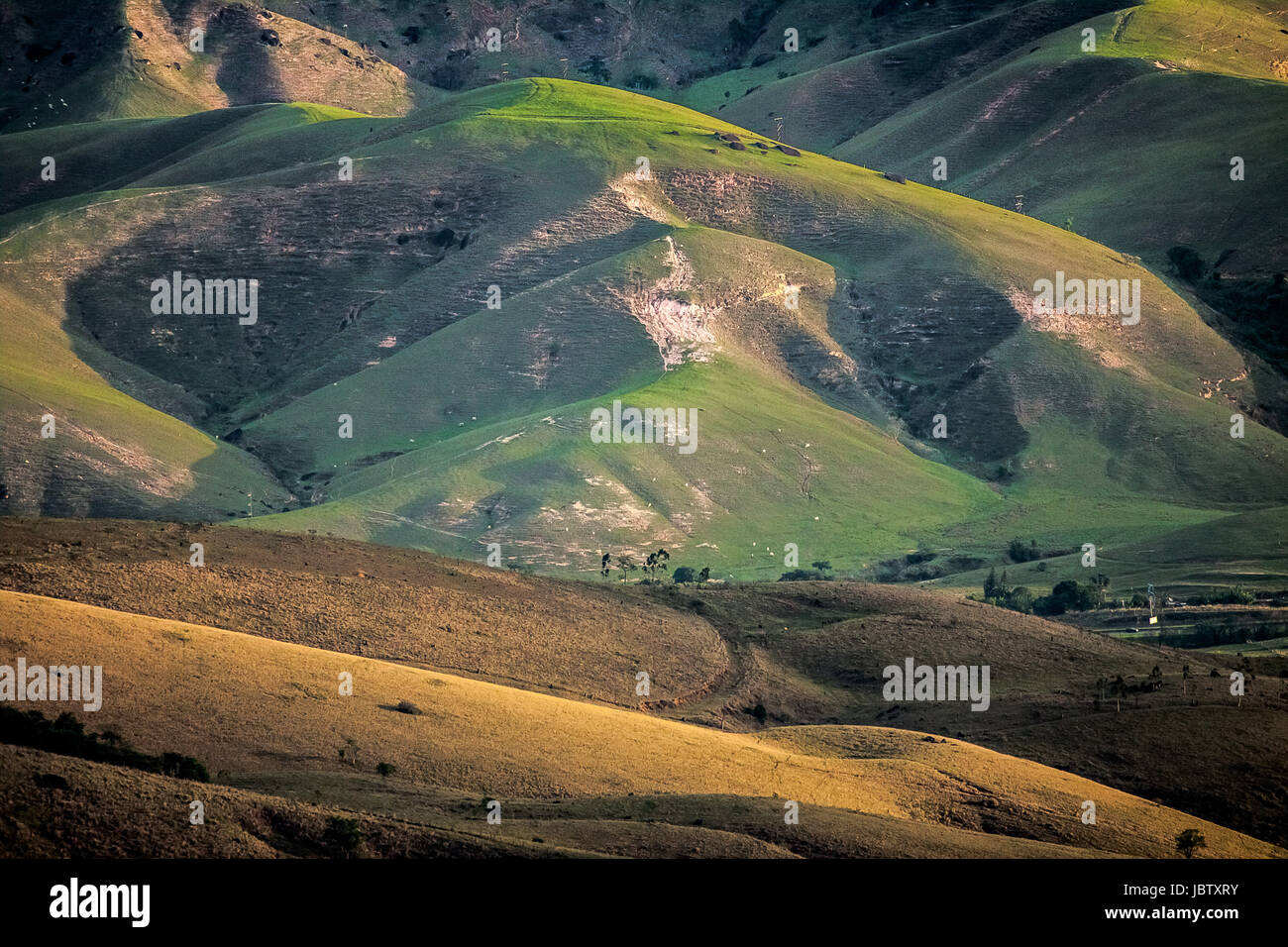 Vista della cancellata Mata Atlantica montagne, Serra da Bocaina, Brasile Foto Stock