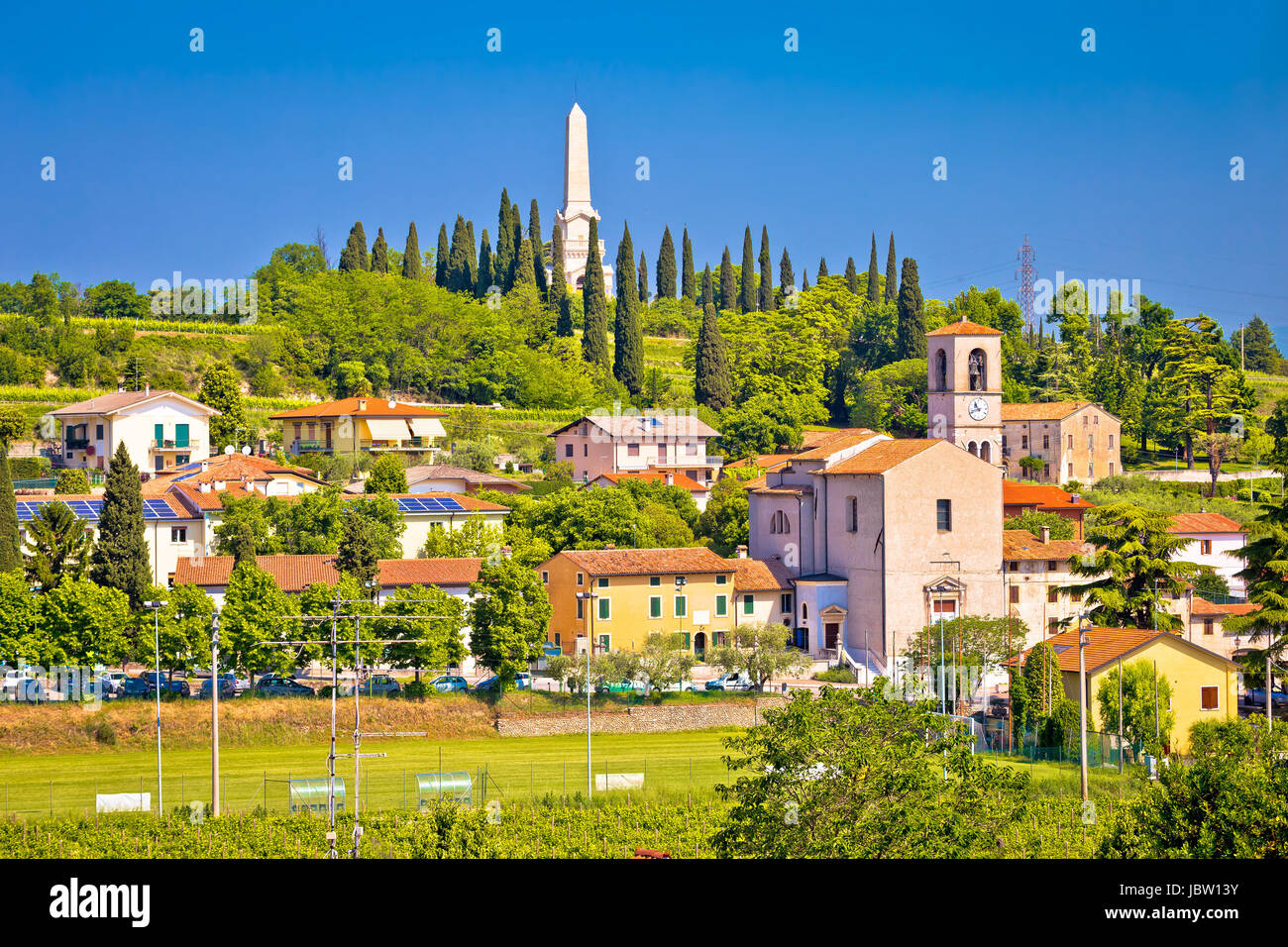 Villaggio di Custoza idilliaco panorama, regione italiana Veneto Foto Stock