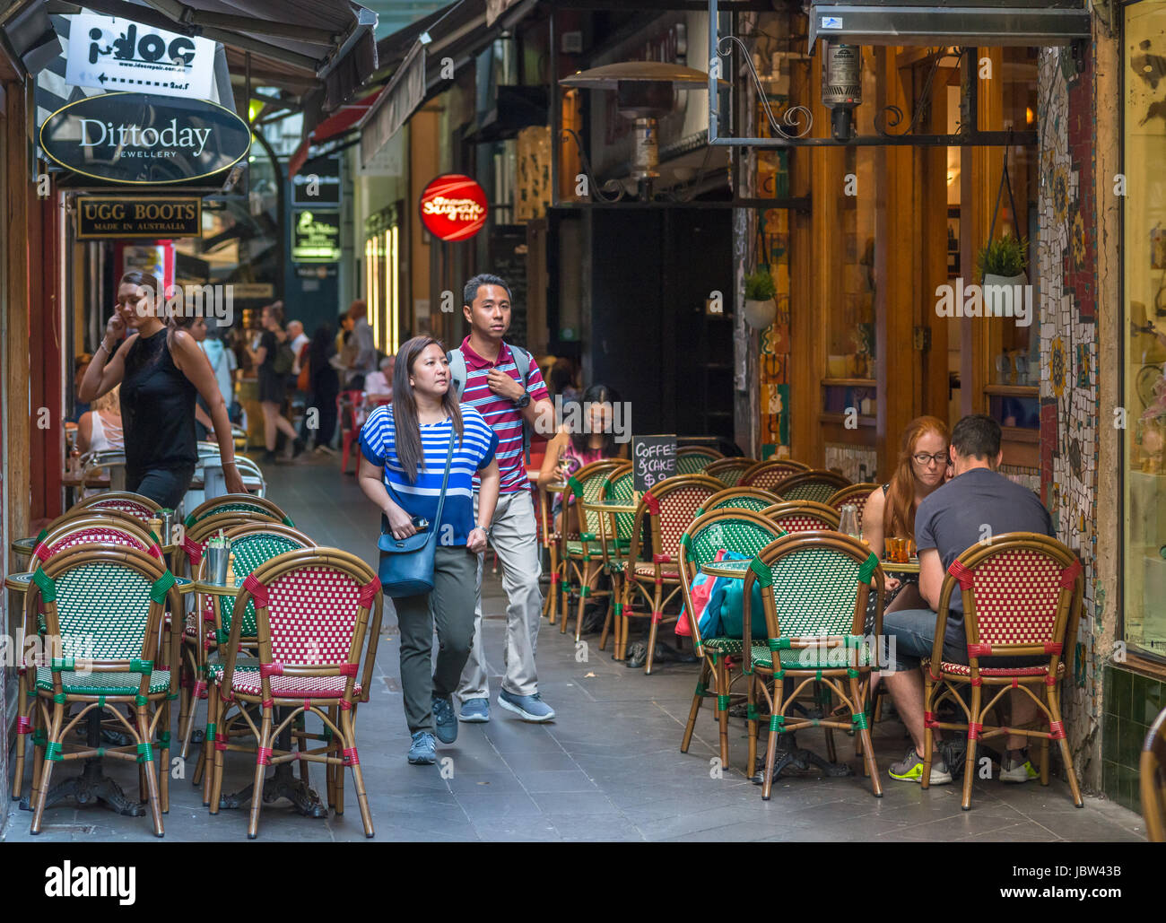 Città di MELBOURNE il blocco posto caffetteria e centro commerciale vicino al blocco di Arcade. Foto Stock