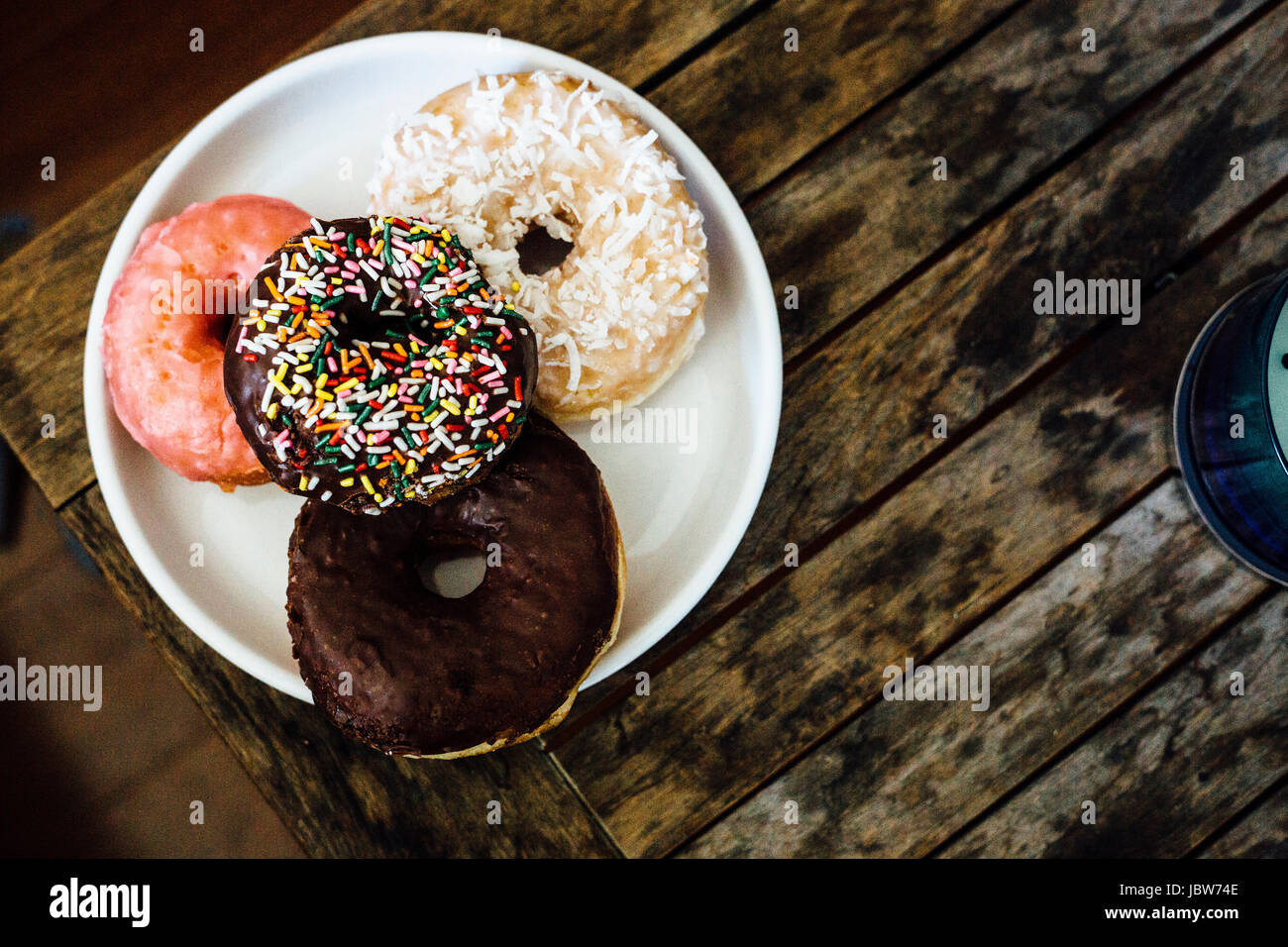 Vista aerea della tabella e la piastra della ciambella fori Foto Stock