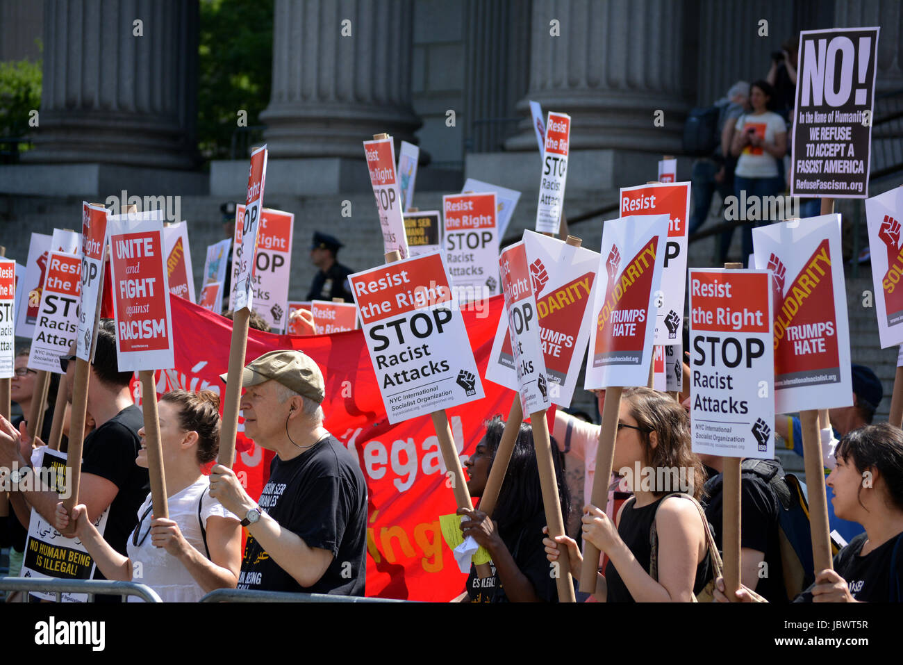 Le persone a un contatore di protesta per un anti-Sharia rally in New York City. Foto Stock