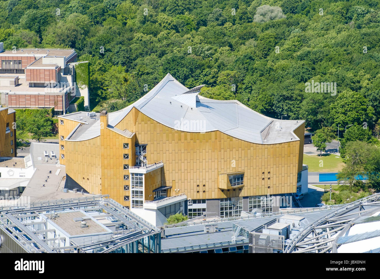 Berlino, Germania - 9 giugno 2017: vista aerea sul Berliner Philharmonie, una sala da concerto a Berlino, Germania. Foto Stock