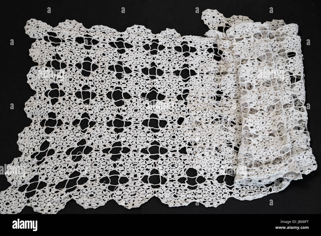 Maglia a mano la tabella runner Foto Stock