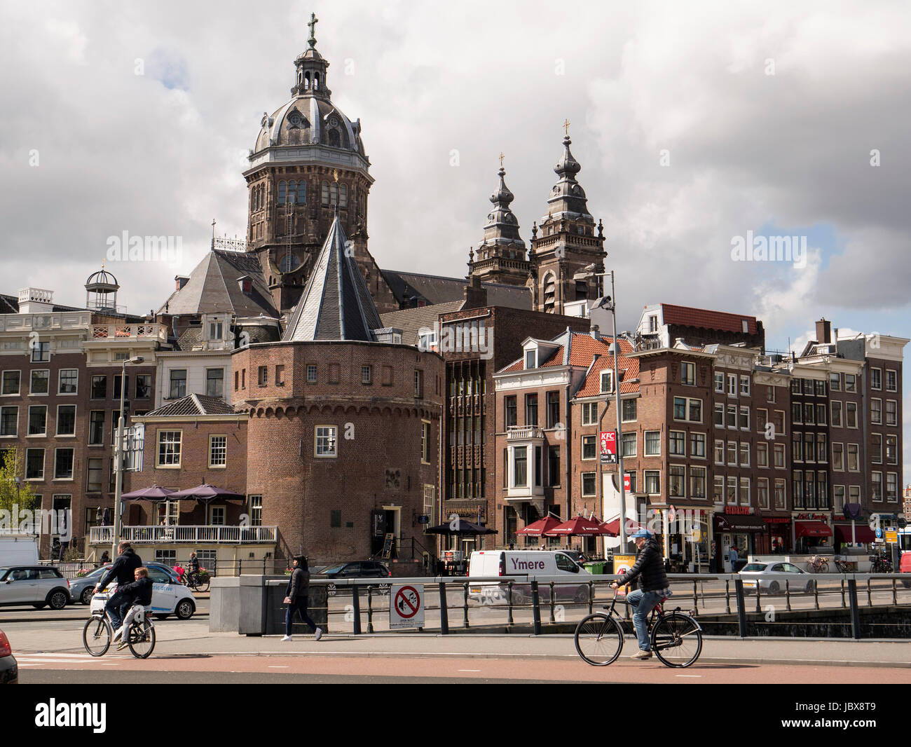 Schreierstoren la torre e la chiesa di San Nicola Sint Nicolaaskerk, Amsterdam, provincia Olanda Settentrionale, Paesi Bassi Foto Stock