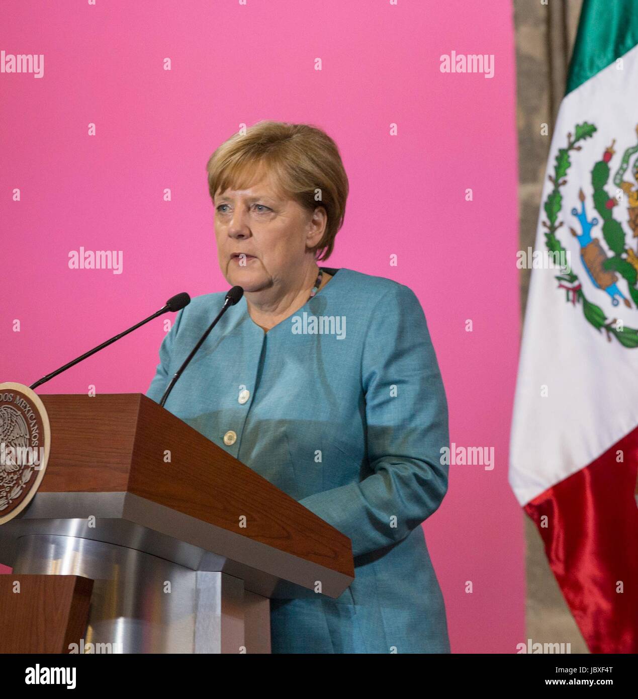 Il cancelliere tedesco Angela Merkel parla durante il ricevimento offerto dal Presidente messicano Enrique Peña Nieto al Palazzo Nazionale di Los Pinos 9 giugno 2017 a Città del Messico. Foto Stock