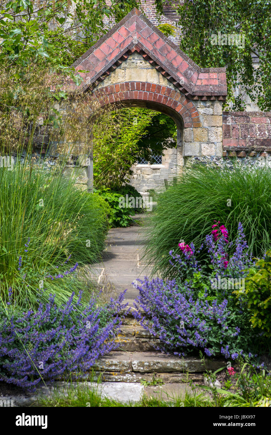 LEWES, Regno Unito - 31 Maggio 2017: una vista Southover Grange giardini della storica città di Lewes in East Sussex, Regno Unito, il 31 maggio 2017. Foto Stock