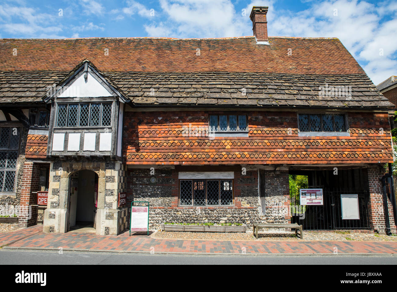 La storica Anne of Cleves House nella città di Lewes in East Sussex, Regno Unito. Foto Stock