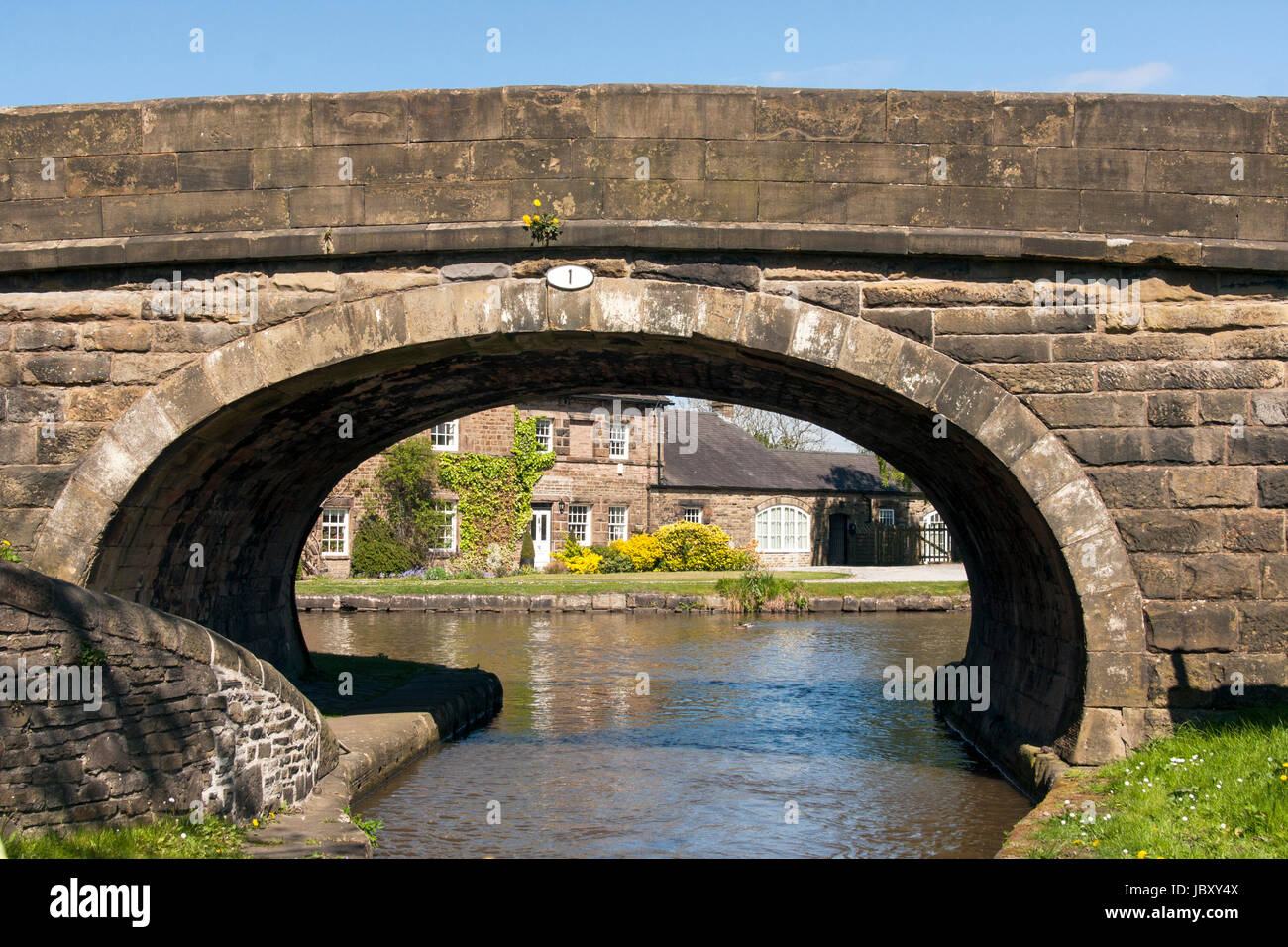 Ponte sul canale Marple Foto Stock